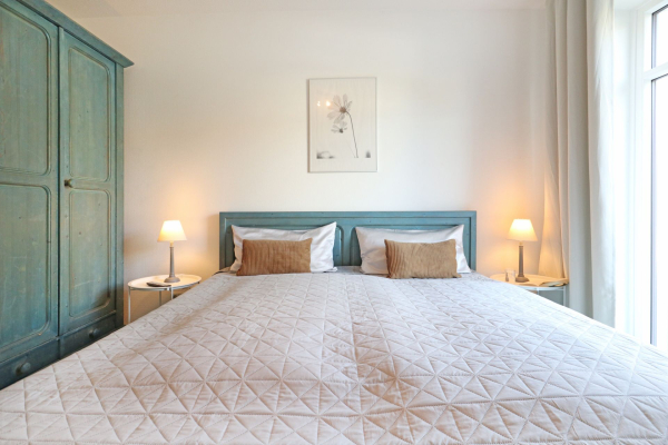 Residenz Haffblick App.56 - Blick in das Schlafzimmer mit großem Doppelbett
