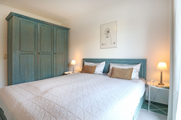 Residenz Haffblick App.56 - Blick in das Schlafzimmer mit großem Doppelbett