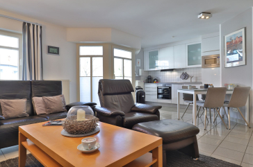 Haus am Meer, Whg.06 - Blick in den offenen Wohn-/ Essbereich mit Küchenzeile