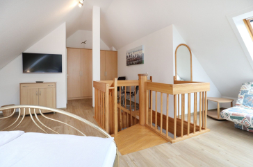 Haus am Meer App.7 - Blick in das offene Schlafzimmer im OG