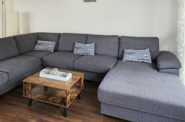 Dorow Ferienwohnung - Blick auf den hellen und offenen Wohnbereich