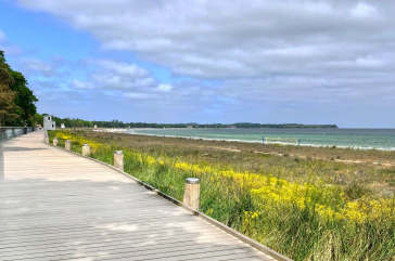 Boltenhagen - Blick auf die Dünenpromenade und die Steilküste
