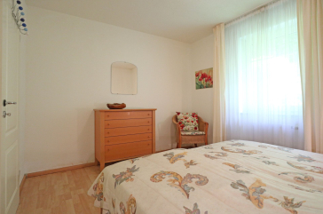Barendorf Whg. Fritscher - Blick in das Schlafzimmer mit dem Doppelbett
