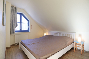 Papillon Whg. Nr. 11/8 - Blick in das Schlafzimmer im OG (links)