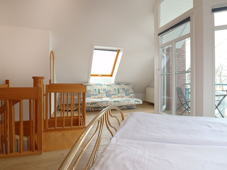 Haus am Meer App.7 - Blick in das offene Schlafzimmer im OG