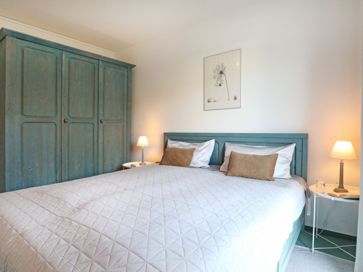 Residenz Haffblick App.56 - Blick in das Schlafzimmer mit großem Doppelbett