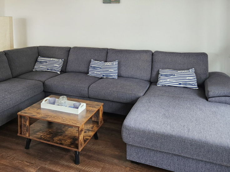 Dorow Ferienwohnung - Blick auf den hellen und offenen Wohnbereich