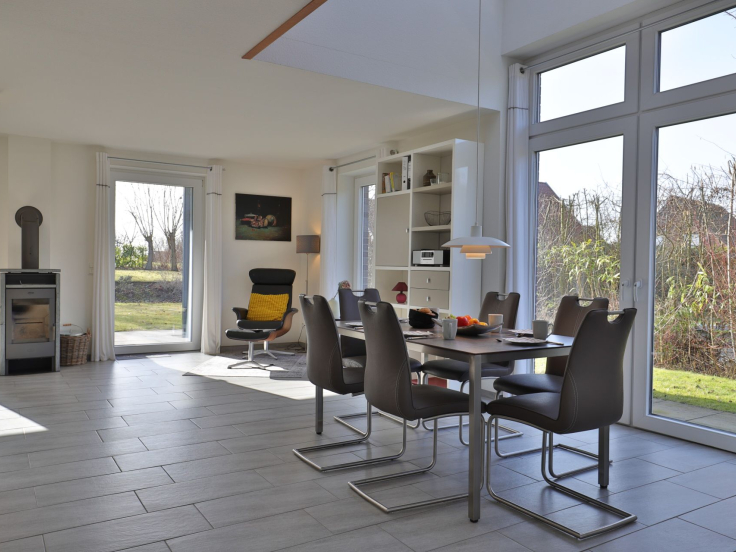 Strandgut Ferienhaus - Blick auf den offenen Wohn-/ Essbereich