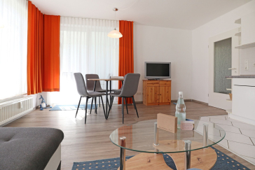 Likedeeler Whg. Li10 - Blick vom Sofa auf den Essbereich