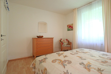Barendorf Whg. Fritscher - Blick in das Schlafzimmer mit dem Doppelbett